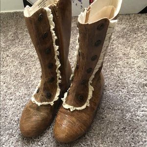 Sado kid boots size 2Y